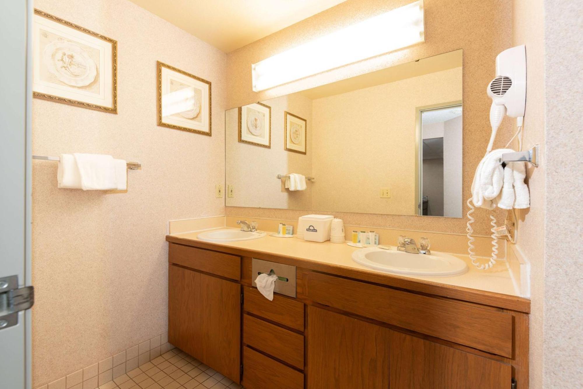Days Inn By Wyndham Coeur D'Alene Εξωτερικό φωτογραφία